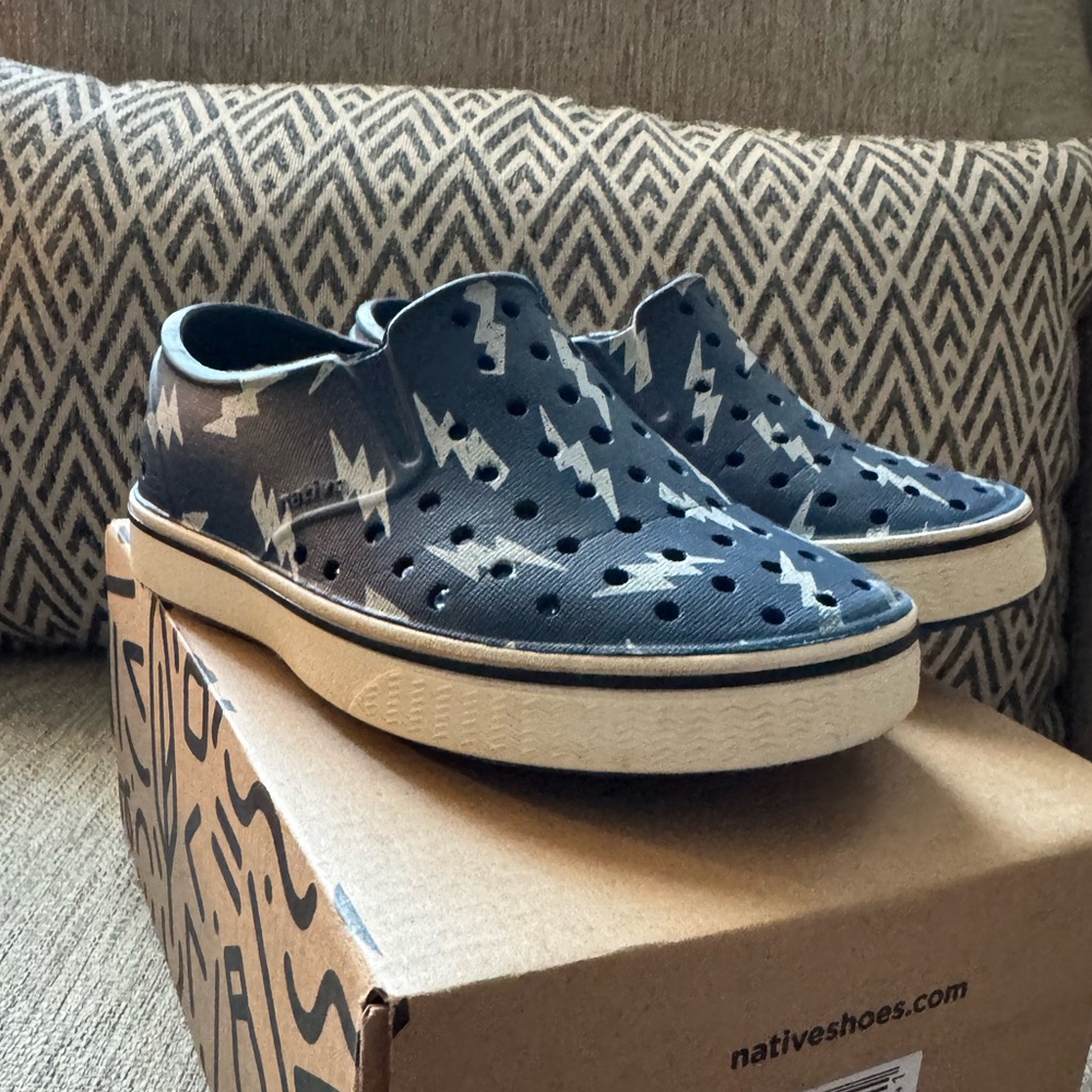 Native shoes toddle size C9. Great shape
